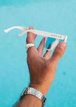 MOOD Wayfarer V2 - Husky in Hand